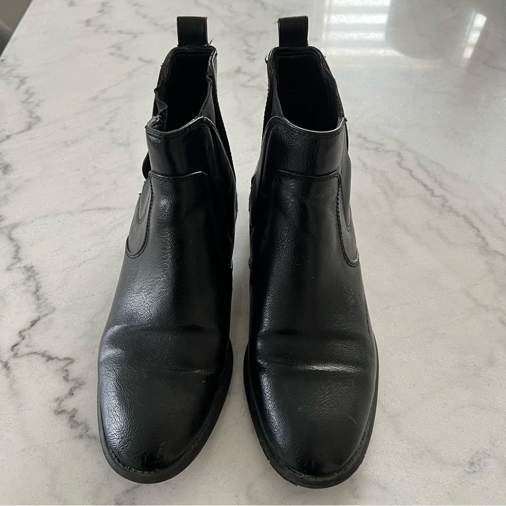 Retro Jupiter ankle boots in black size 7.5- Nine West